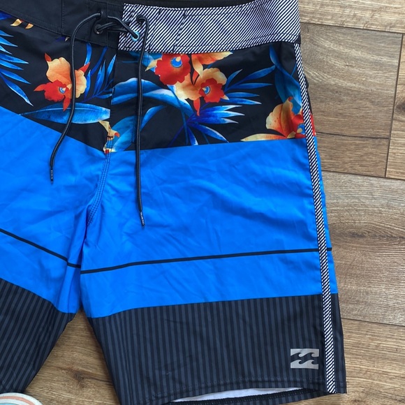 Billabong Platinum Stripe boardshorts - Picture 5 of 12